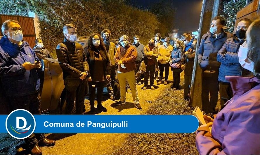 Alcalde Pedro Burgos se refirió a emergencia Essal en calle Carmela Carvajal