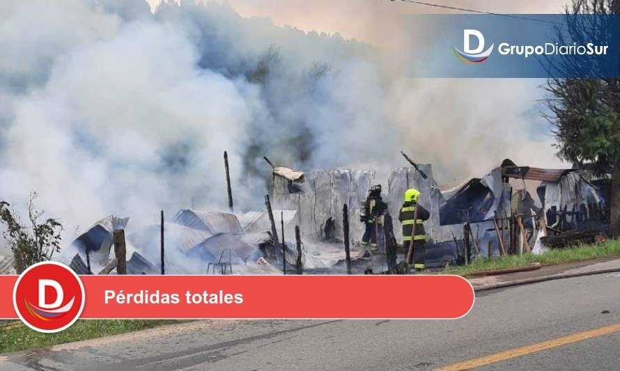 Incendio consumió dos viviendas en la comuna de Los Lagos