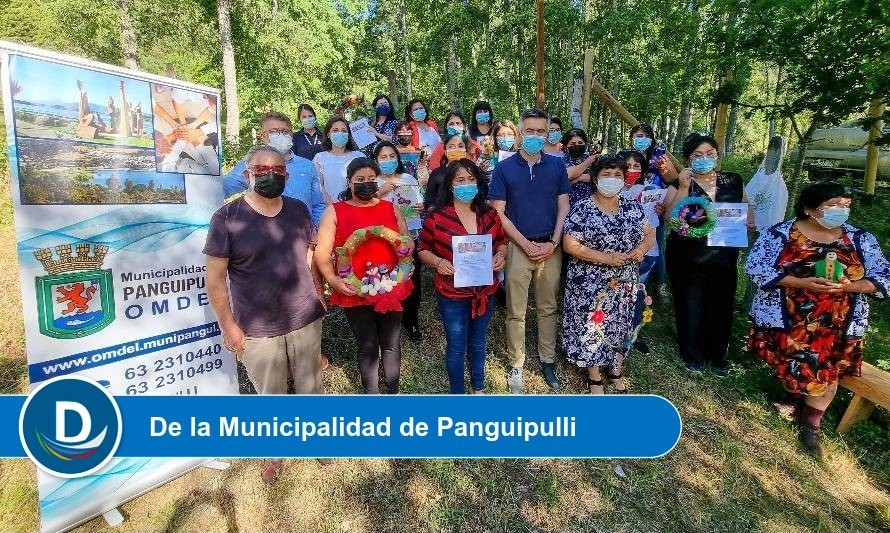 Mujeres de Coihueco se certifican en curso de telar y fieltro 